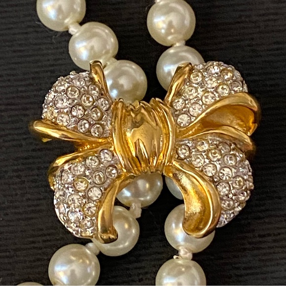 🌹🌹Vintage Givenchy Rhinestone Bow Pearl / Bead enhancer Pendant. - Picture 3 of 5